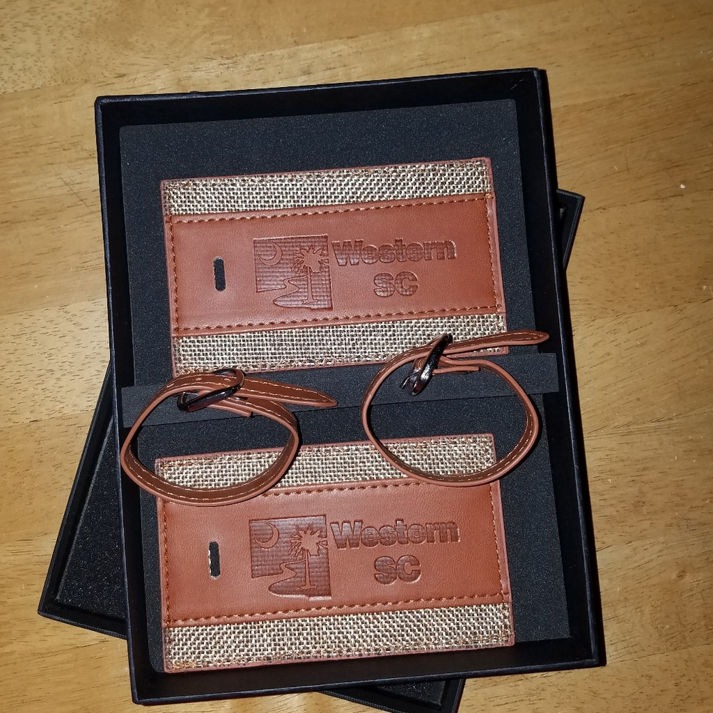 NIB ser of 2 Leeman leather luggage tags